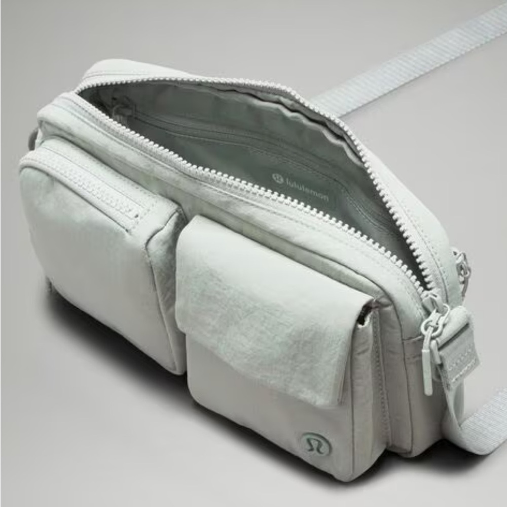 Lululemon Multi-Pocket Crossbody Bag 2.5l - Picture 1 of 9